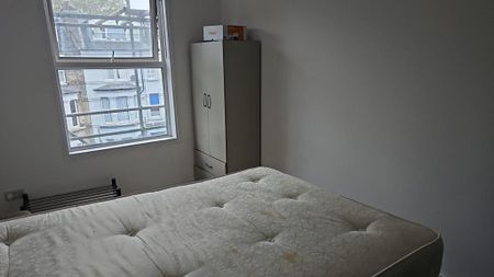 House share to rent - Photo 2