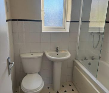 3 bedroom end of terrace house to rent - Photo 4
