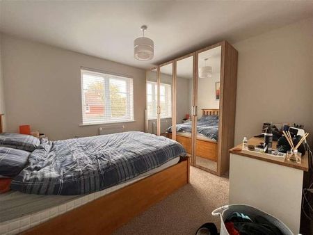 Cricklade Road, Swindon, SN2 - Photo 4