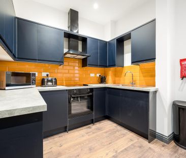 1 bedroom in a house share to rent - Photo 2