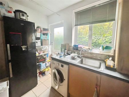 Chertsey Road, Twickenham, TW1 1EW - Photo 5