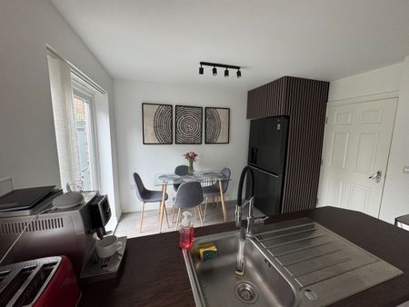 Room in a Shared House, New Forest Village, LS10 - Photo 4