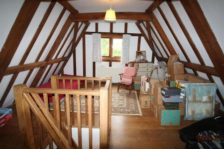 4 bedroom semi-detached house to rent - Photo 2