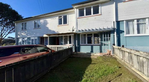 Three bedroom unit - Photo 1