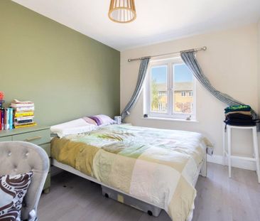 Fuller Close, E2 - Photo 3