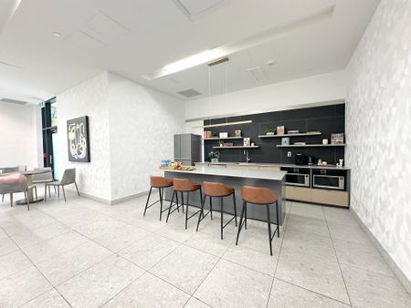 For Lease - 3385 Dundas Street Unit# 322, Toronto, Ontario - Photo 3