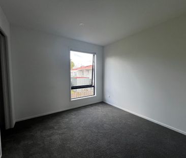 Near new 2 bedroom 2.5 bathroom on Divich - Photo 6