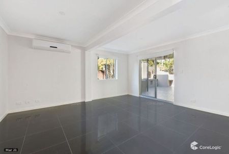 2-LEVEL CONTEMPORARY DUAL LIVING HOME LOCATED IN LEAFY CARINA HEIGHTS! - Photo 2