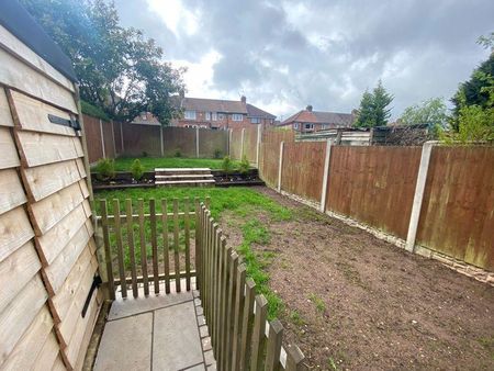2 bedroom terraced house to rent - Photo 2