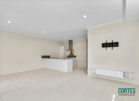 8 Snowden Street, Hammond Park WA 6164 - House For Rent | Domain - Photo 4