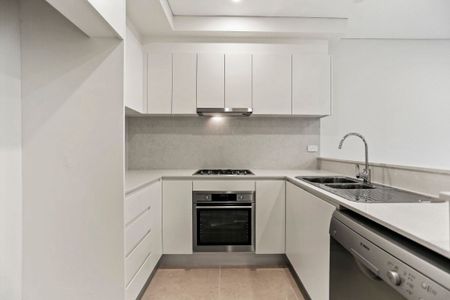 MODERN 2 BEDROOM - GREAT LOCATION - Photo 5