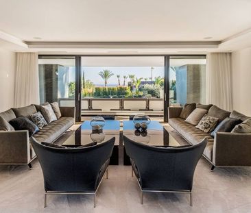 6 bedroom luxury Villa for rent in The Golden Mile, Spain - Photo 2