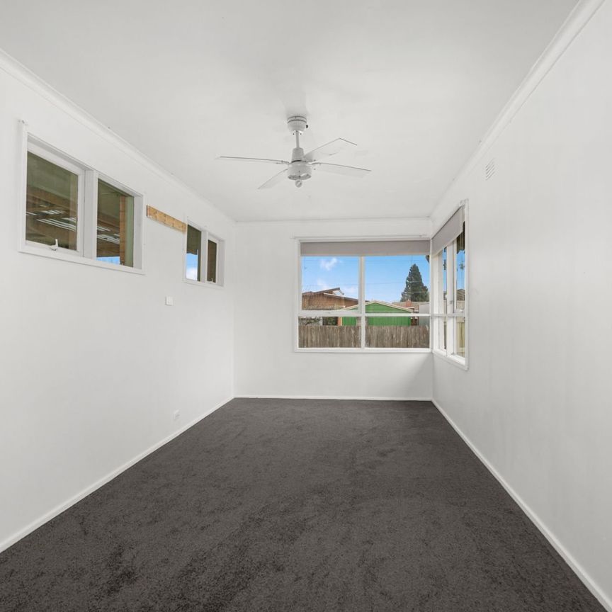 15 Dover Street, Wendouree - Photo 1