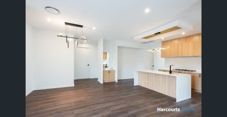 Luxury living Brand NEW ** Ducted Air, Gas cooking, butler pantry nook floor to ceiling tiled bathroom - - Photo 2