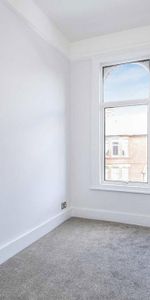 3 bedroom flat to rent - Photo 3