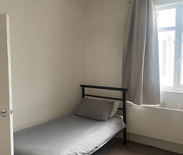 4 Bed Terraced House, Whippingham Road, BN2 - Photo 3