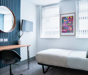 Bed 1, Borough Hotel, Great Crosshall Street, Liverpool. - Photo 5