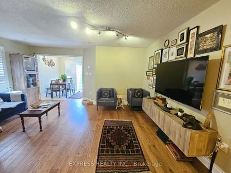 Property For Lease | N9296143 - Photo 5