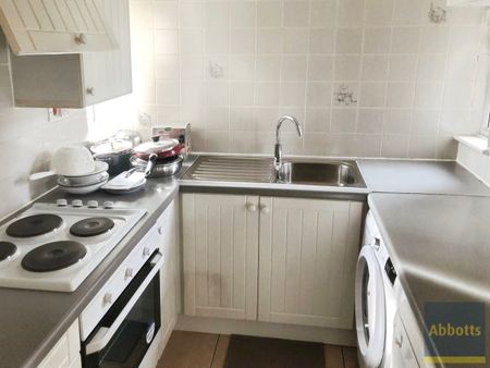 Burnt Mills, Basildon - Photo 3