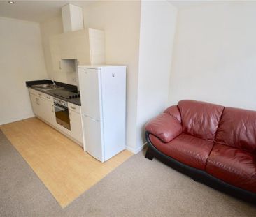 1 bedroom flat to rent - Photo 2