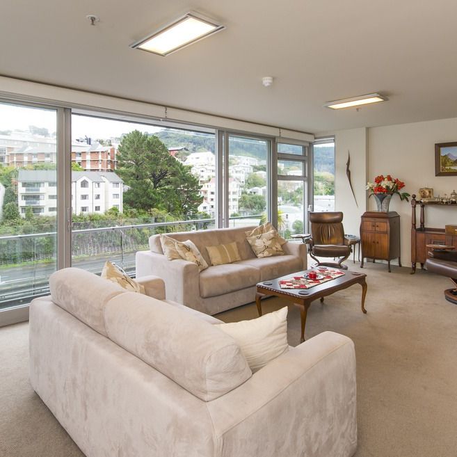 Welcome home to apartment 5B Montreaux Apartments - Photo 1