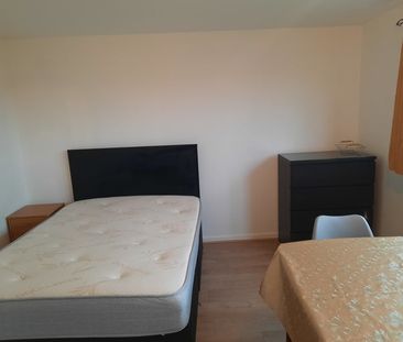 Room in a Shared Flat, Lisselton House, NW4 - Photo 4