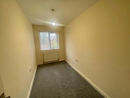 Semi-detached house to rent on - Photo 3