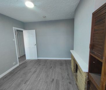 3 Bed Terraced House, Roxeth Green Avenue, HA2 - Photo 4