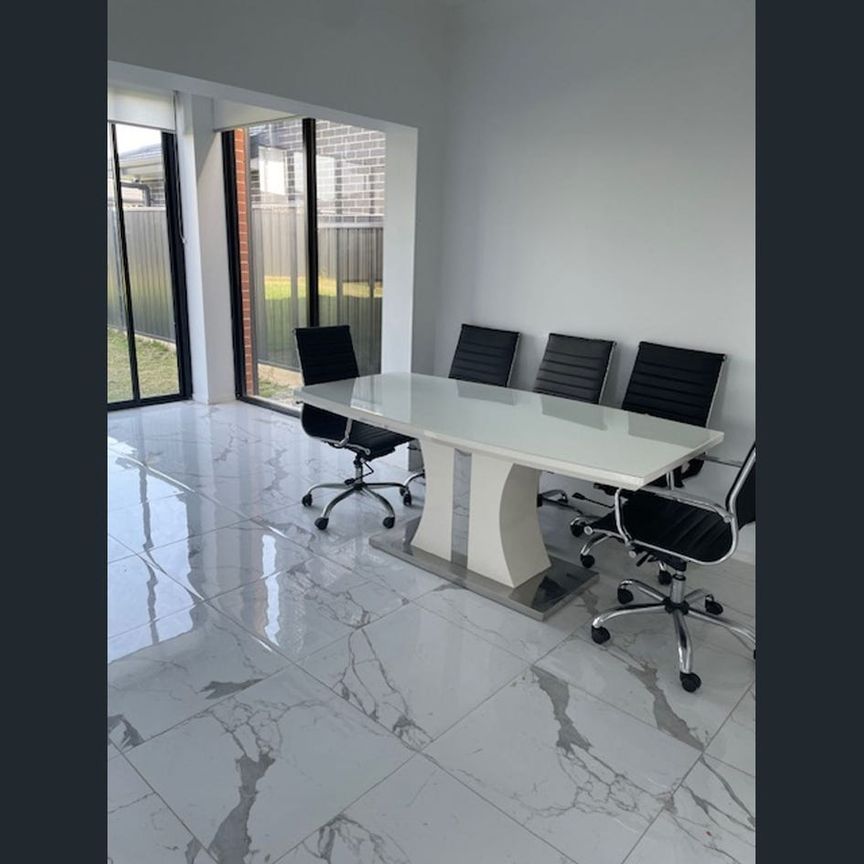 Furnished one Bed Room for lease, Close Marsden business Park, IKEA, $220 weekly - Photo 1