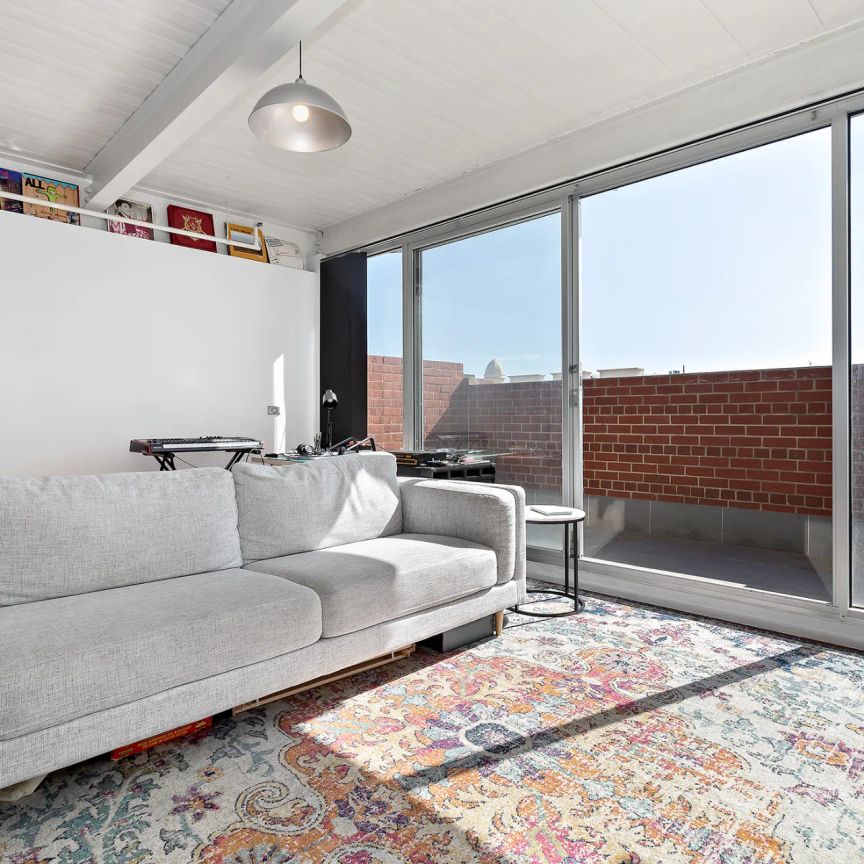 New York Style Apartment In The Perfect Location - Photo 1