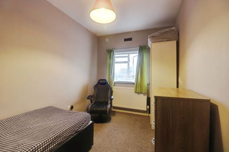 4 Bed Terraced House, Whatley Avenue, SW20 - Photo 5