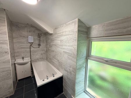2 bedroom terraced house to rent - Photo 4
