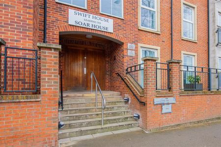 1 bed Flat To Let - Photo 5