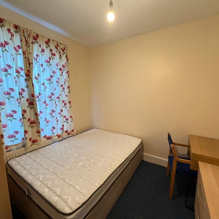 5 bedroom house to rent - Photo 1