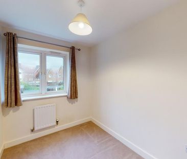 4 bedroom semi-detached house to rent - Photo 3