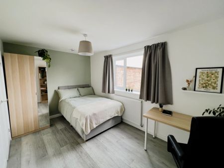 room 5 - Photo 3