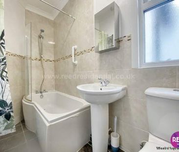 2 bedroom property to rent in Westcliff On Sea - Photo 4