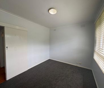 Low maintenance living in ideal location - Photo 4