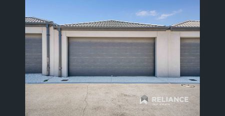 Lovely 4 Bedroom Property in Upper Point Cook! - Photo 4