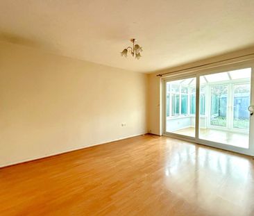 3 bedroom House in Statham Court, Bracknell - Photo 6