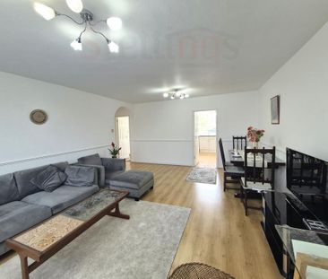 3 bedroom flat to rent - Photo 4