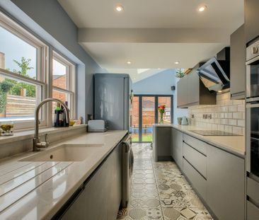 Terraced House to rent on - Photo 5