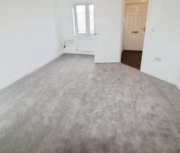 3 bedroom end of terrace house to rent - Photo 3