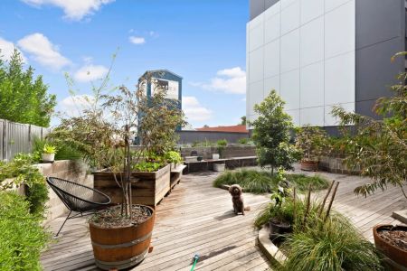 Stunning Sustainable 2-Bedroom Apartment in Nightingale Brunswick East - Photo 4