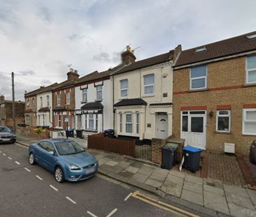 Studio Flat, Cornwall Road, N18 - Photo 1