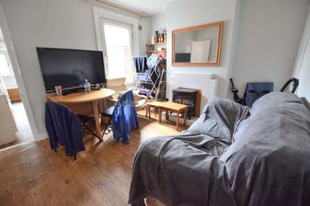 3 bedroom terraced house to rent - Photo 3