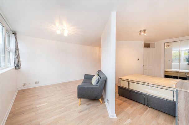 Spacious Studio Apartment in St. Georges Fields with Seperate Sleeping Area - Photo 1