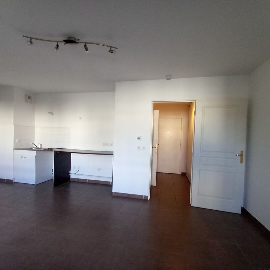 Location Appartement 1 pièce 31m² AIX EN PROVENCE 80ème - Photo 1