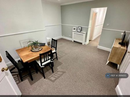 3 bedroom flat to rent - Photo 2