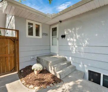 Cozy Duplex for Rent – Move in Thanksgiving Weekend! | Calgary - Photo 1